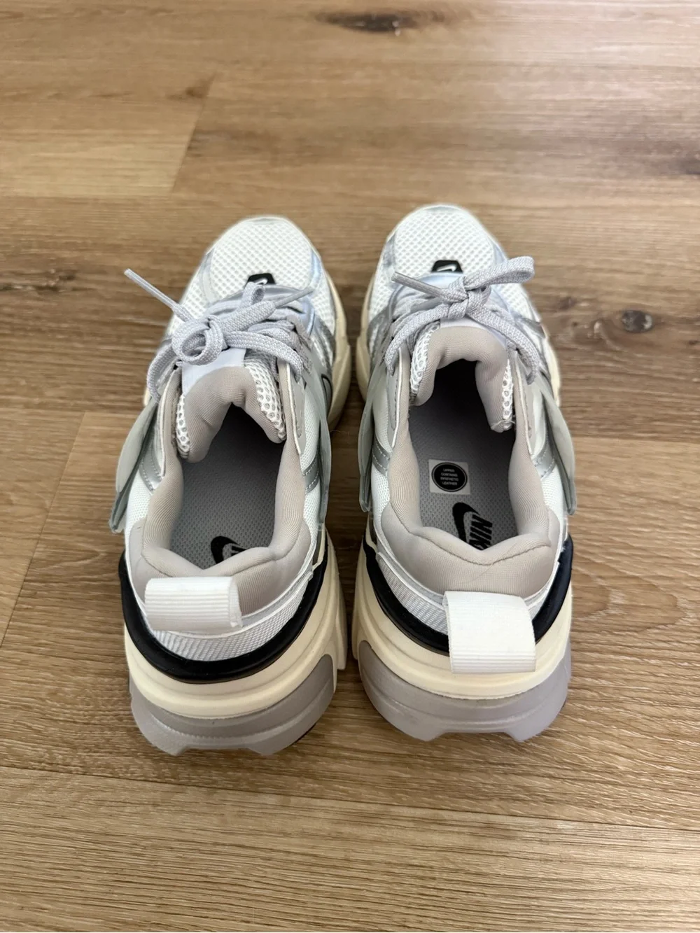 Like New - NIKE Women's V2K Running Sneakers SIZE 7